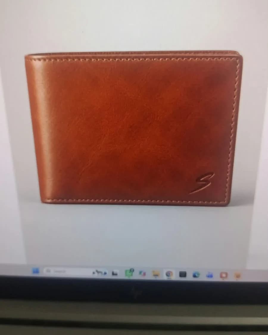 Slim leather bifold wallet in tan with debossed S